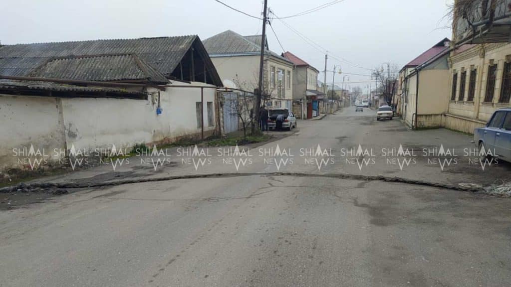 Qubada Əliqulu Nərimanov küçəsində bir müddət əvvəl quraşdırılan süni maneə yığışdırılıb