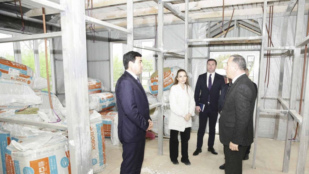 Xaçmaz: icra başçısı modul tipli məktəblərdə aparılan işlərlə tanış olub