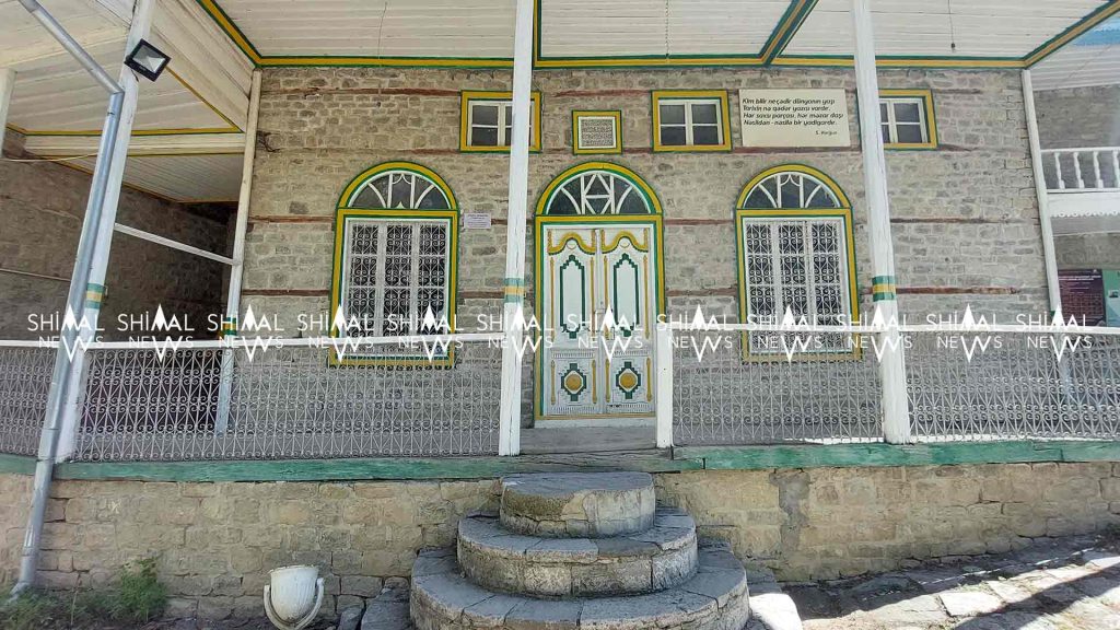 Keçmişdə anbar və muzey kimi fəaliyyət göstərən Lahıcın Ağolu məscidi
