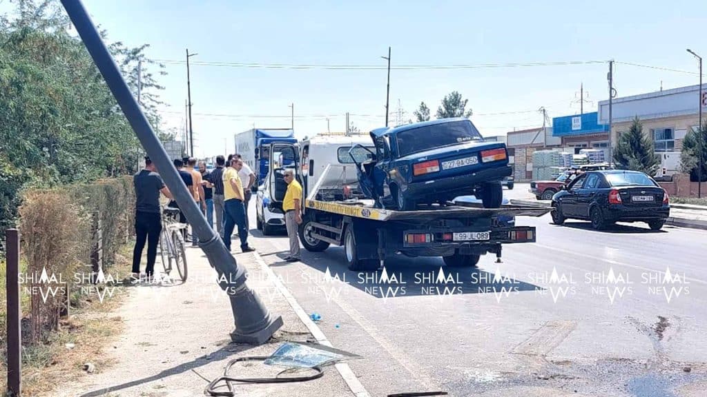 Xaçmaz: “07” dirəyə çarpılıb