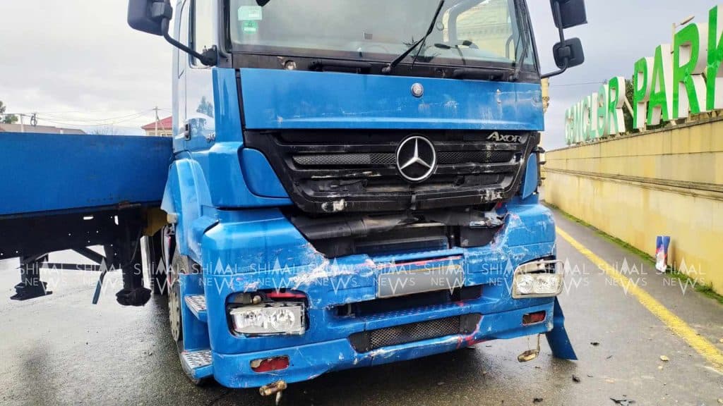 Quba: yük avtomobili parka “çarpılıb”