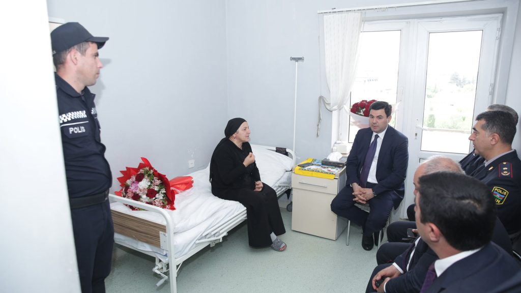 Xaçmaz: RİH başçısı şəhid anasını ziyarət edib