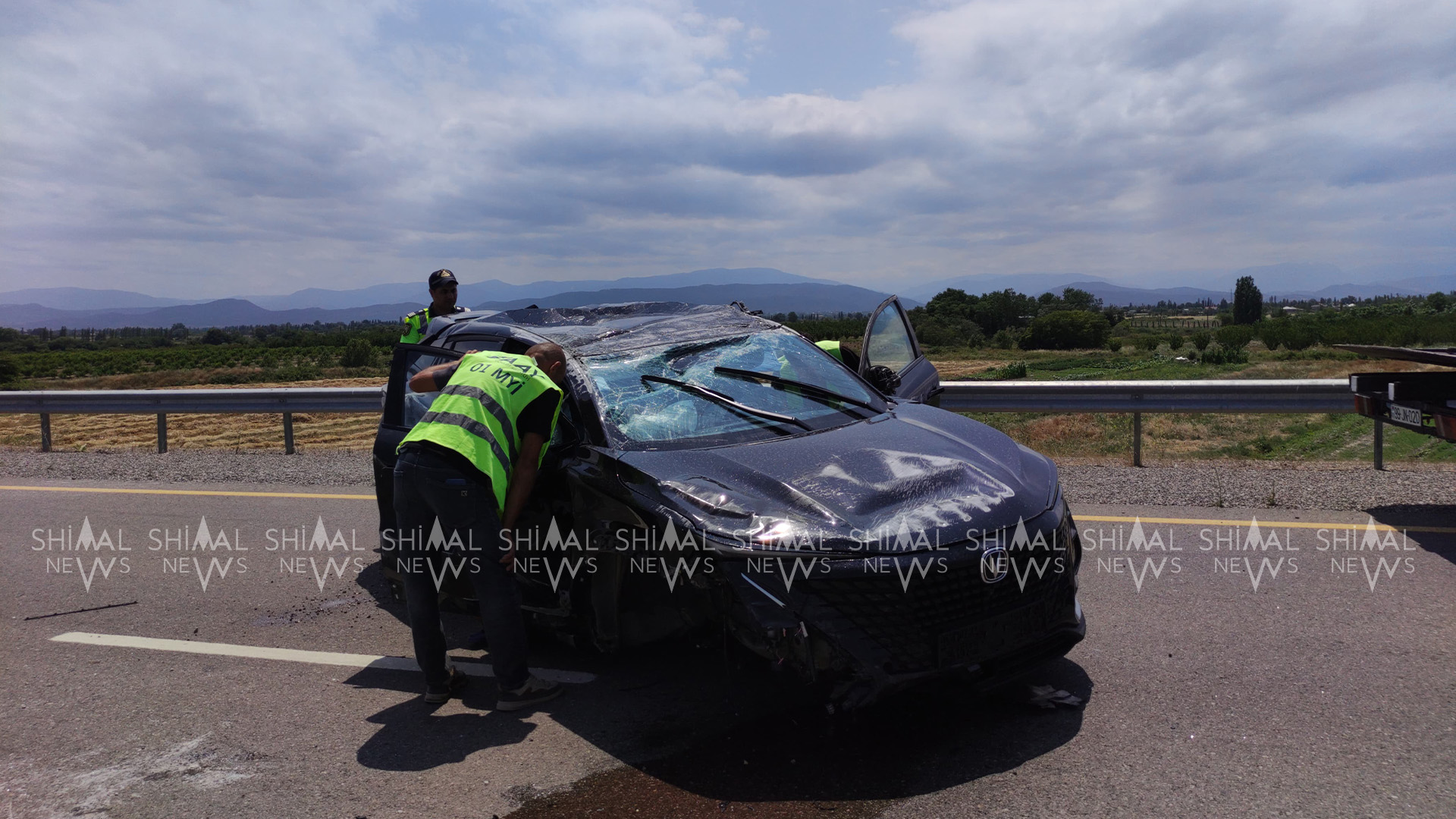Ödənişli yolda xanım sürücü avtomobilini aşırdı - FOTO