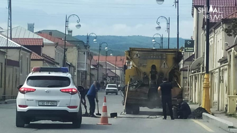 Qubada mərkəzi yolda təmir-bərpa işləri aparılır
