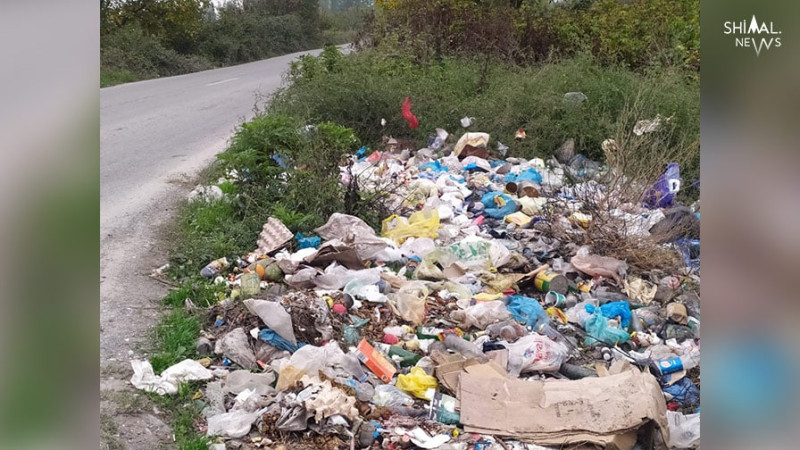 Qubada məişət tullantıları yola çıxıb