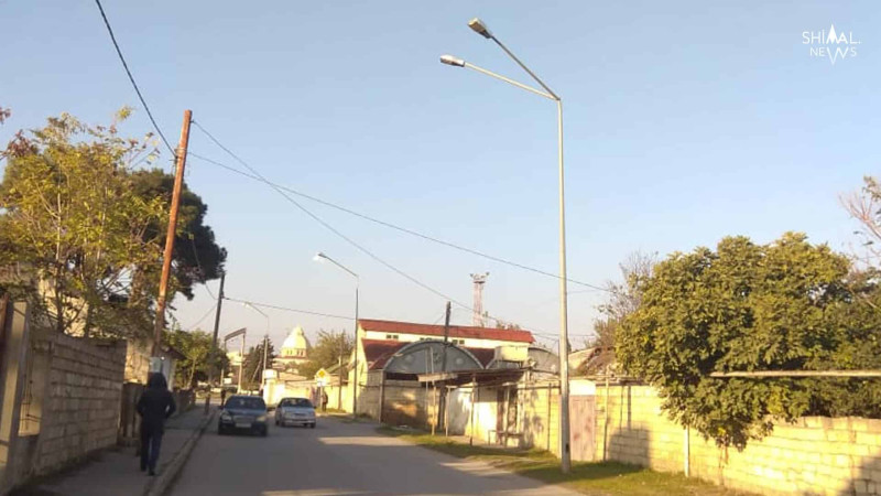 Xaçmazda işıq dirəkləri olan küçə qaranlıq içindədir