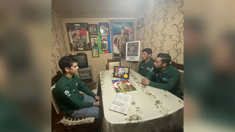 Qubada gənclər şəhid ailəsini ziyarət ediblər