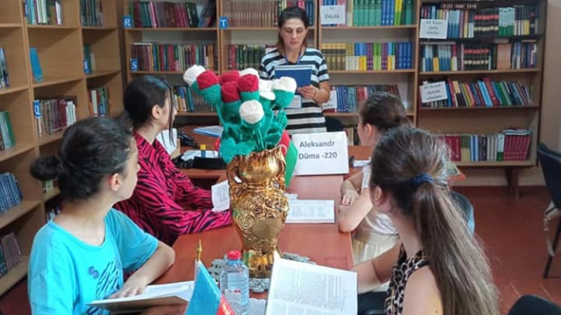 Qusarda məşhur yazıçı Aleksandr Dümanın yaradıcılığına həsr olunan dəyirmi masa keçirilib