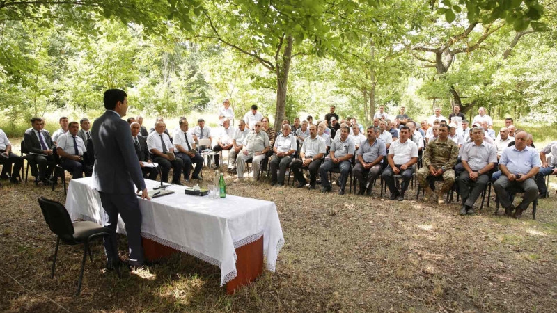 Xaçmaz rayonunun icra başçısı sakinlərlə görüşüb