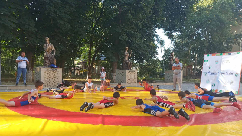 Qubada İdman hamı üçün devizi ilə nümunəvi çıxışlar keçirilib