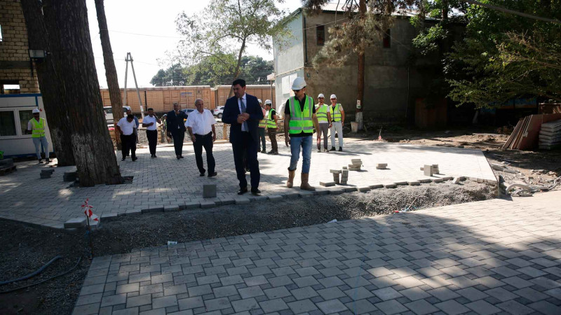 Xaçmaz: icra başçısı Nizami Gəncəvinin adını daşıyan parkda aparılan işlərlə tanış olub