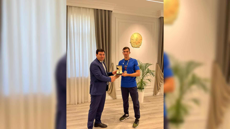 Xaçmaz: Elnur Rzayev İslamiadanın mükafatçısı ilə görüşüb