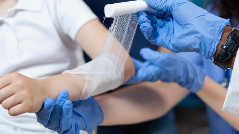 Quba: 6 yaşlı uşaq ağacdan yıxılıb