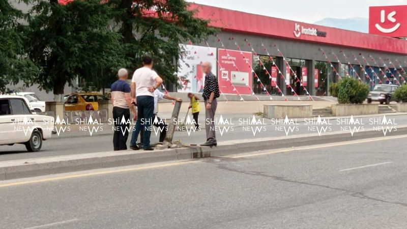 Quba: qəza nəticəsində işıq dirəyi yararsız vəziyyətə düşüb