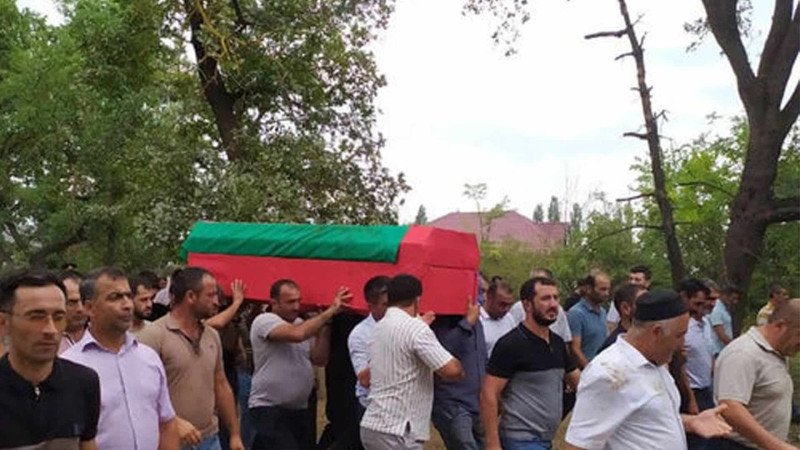 Xaçmaz: həlak olan hərbi qulluqçu torpağa tapşırılıb