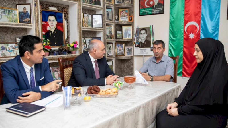 Qubada dövlət qurumunun sədri şəhid Bəşir Abbasovun ailəsini ziyarət edib