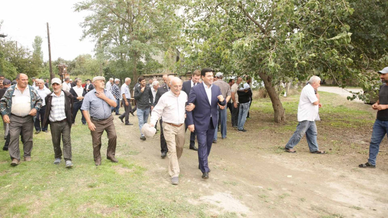 Xaçmaz: icra başçısı Moruqoba sakinləri ilə görüşüb