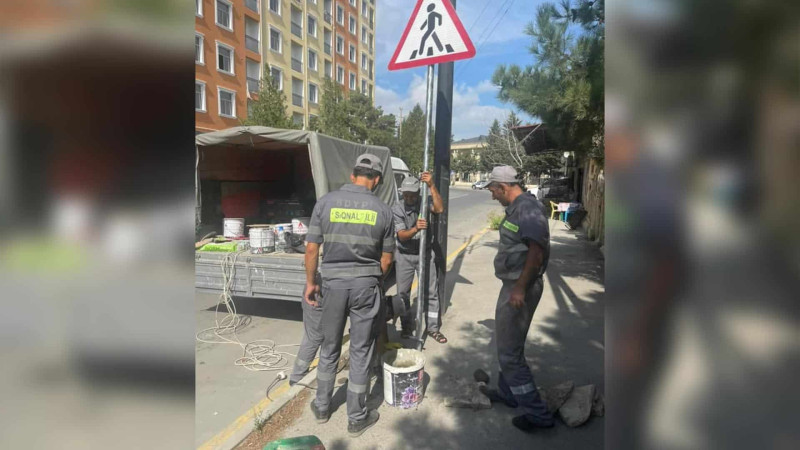 Xaçmazda yol zolaqları və nişanları bərpa edilir