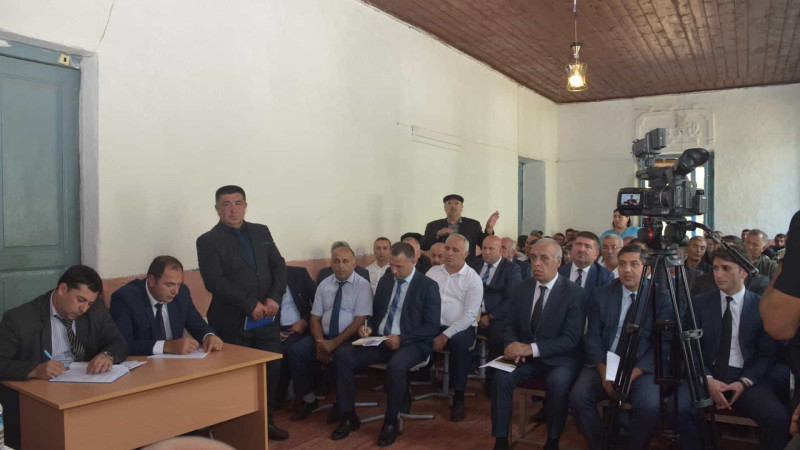 Quba: icra başçısı sakinləri dinləyib