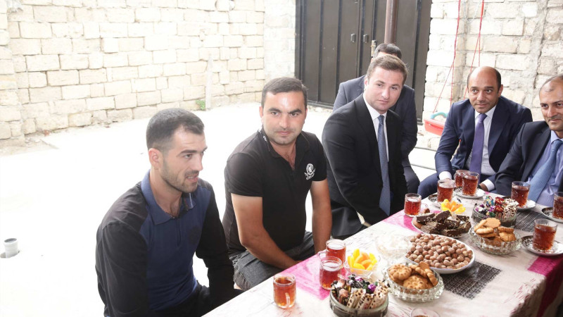 Xaçmaz: Elnur Rzayev Vətən müharibəsi qazisinə baş çəkib