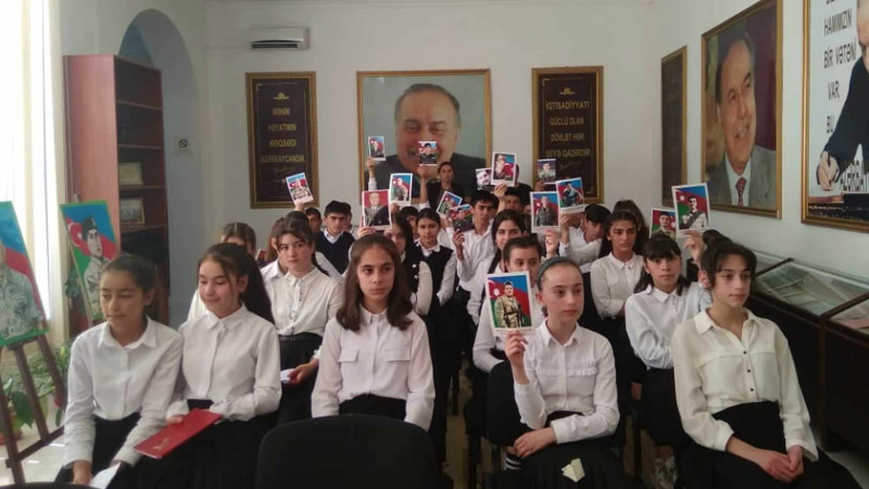 Xudatda məktəblilər şəhidlərimizin əziz xatirəsini anıblar