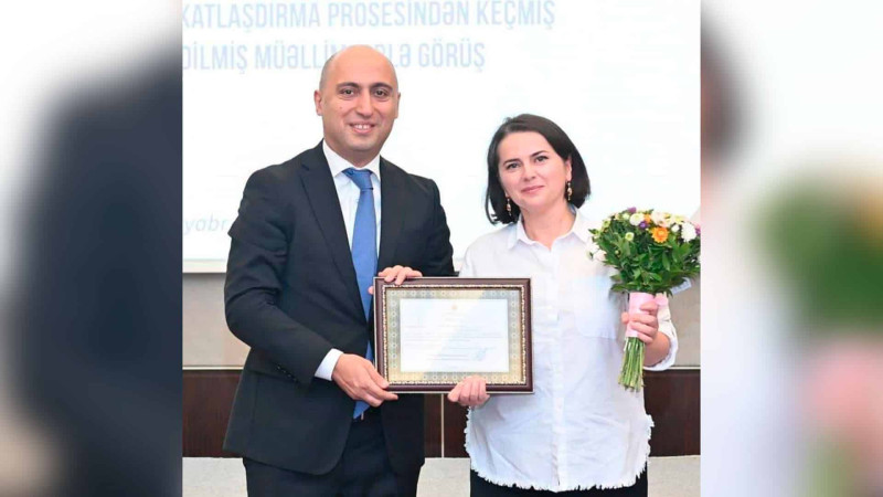 Nazir Qusardan olan müəllimlərə sertifikatlar təqdim edib