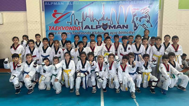Qubalı taekvondoçular paytaxtda təşkil edilən yarışa qatılıblar