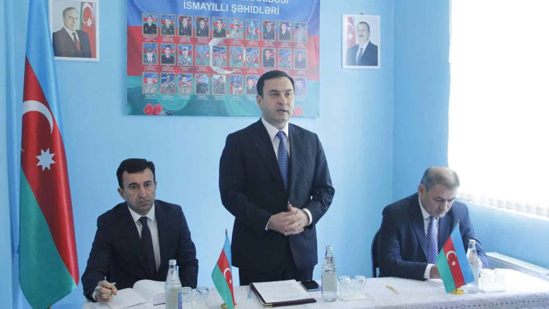 İsmayıllıda icra başçısı sakinlərlə görüşüb