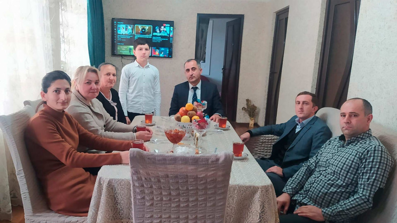 Qusarlı məktəblinin ailəsi müəllimləri tərəfindən ziyarət olunub