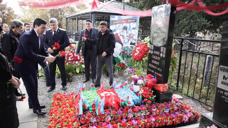 Xaçmaz: icra başçısı şəhidlərin məzarlarını ziyarət edib