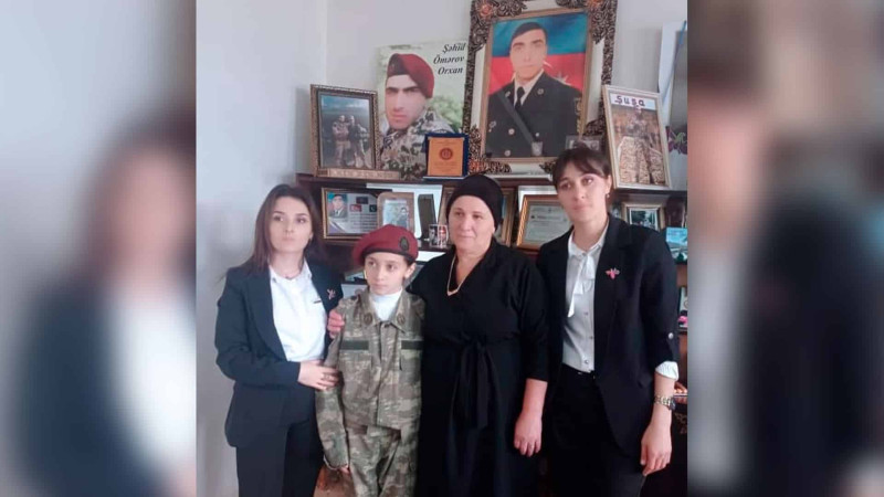 Xaçmazdan olan məktəblilər şəhid ailəsini ziyarət ediblər