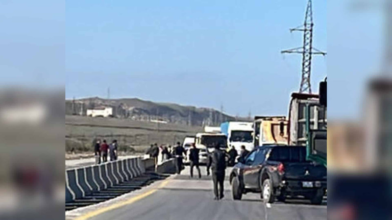 Bakı-Quba yolunda qəza: tıxac yaranıb