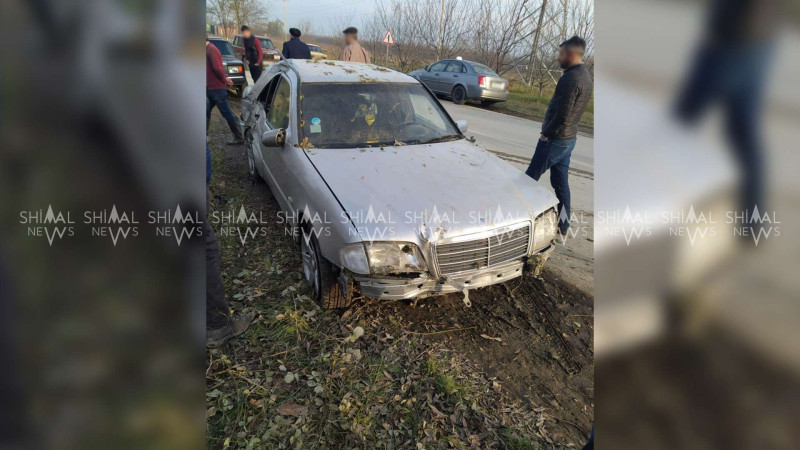 Qubada qəza: “Mercedes” yararsız hala düşüb