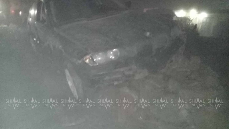Quba-Xaçmaz yolu: “BMW” daş-torpaq təpəliyinə dırmaşıb