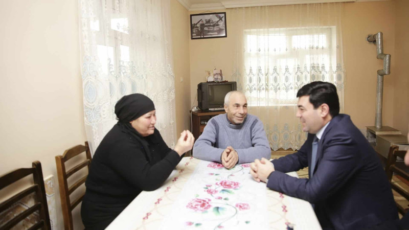 Xaçmaz: Elnur Rzayev bayram ərəfəsində şəhid ailələrini ziyarət edib