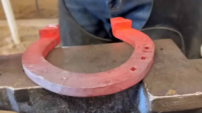 İsmayıllıda 49 ilin sənətkarı nalbəndlikdən danışıb