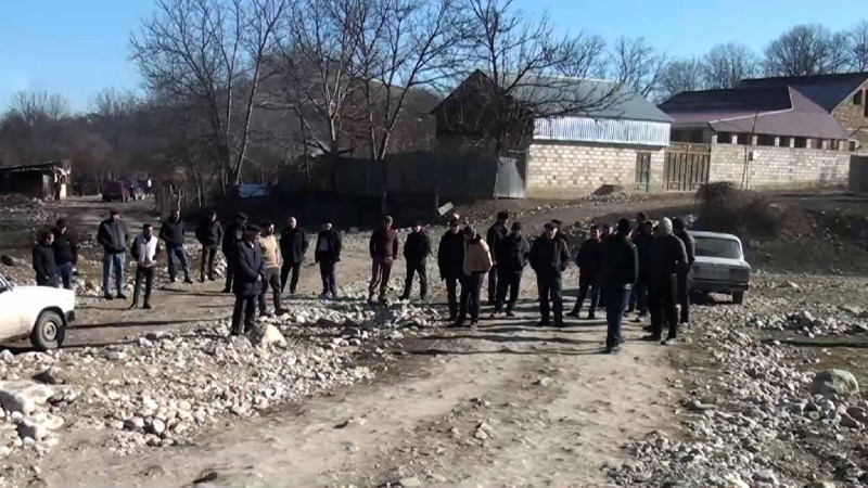 Susuz qalan Qubanın Bad kəndini sakinlər tərk edir