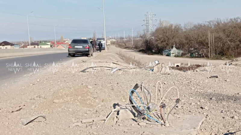 Xaçmaz-Quba yolu: idarəetməni itirən sürücü işıq dirəklərini aşırıb