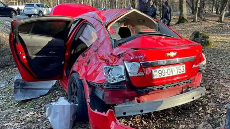 İsmayıllıda avtomobil aşıb: 76 yaşlı nənə və nəvəsi xəsarət alıblar