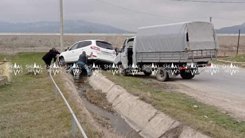 Xaçmaz-Bakı yolu: maşın kanala düşüb