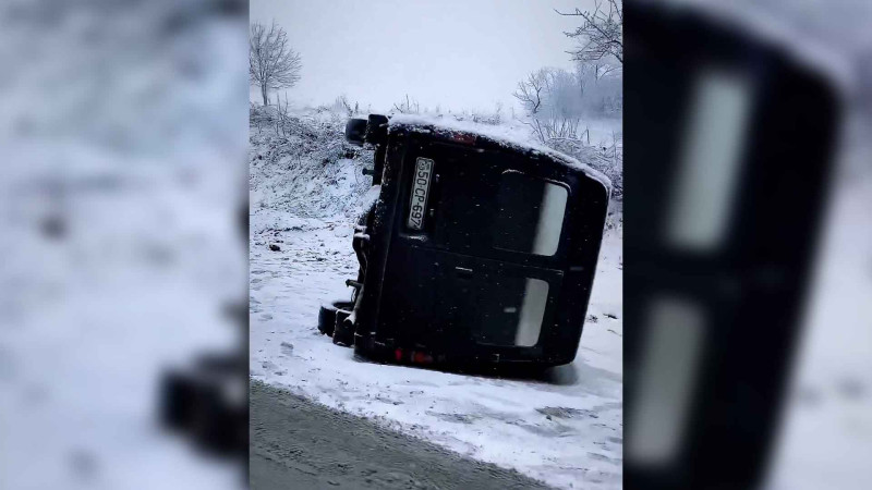 Quba-Qusar yolu: avtobus aşıb - VİDEO