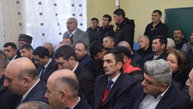 Quba: icra başçısı Aşağı Xuc kəndində sakinləri qəbul edib