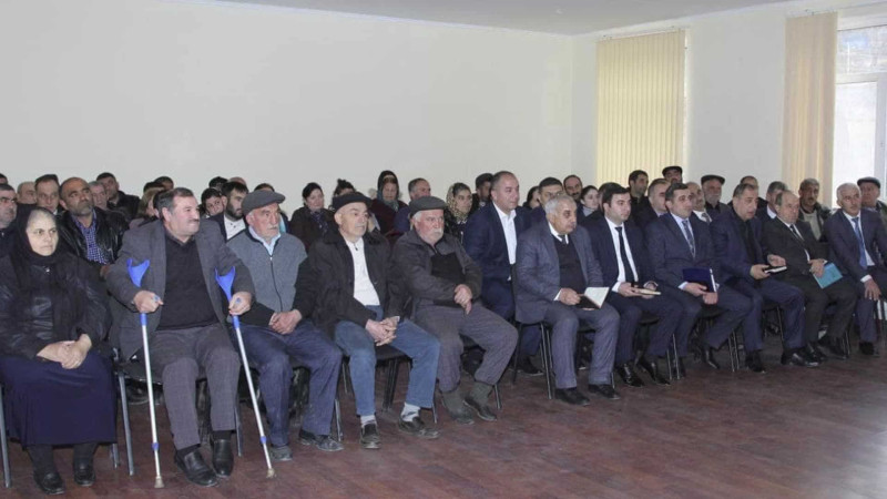 İsmayıllı: Qaraqayada icra başçısı sakinlərlə görüşüb