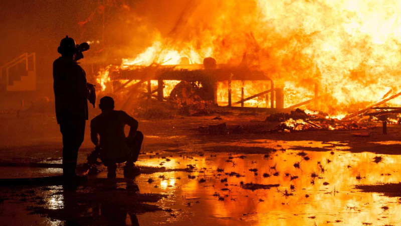 İsmayıllı: alov tövləni və qarajı bürüyüb