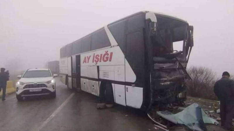 İsmayıllı:  Mingəçevir FK-nın avtobusu qəzaya düşüb