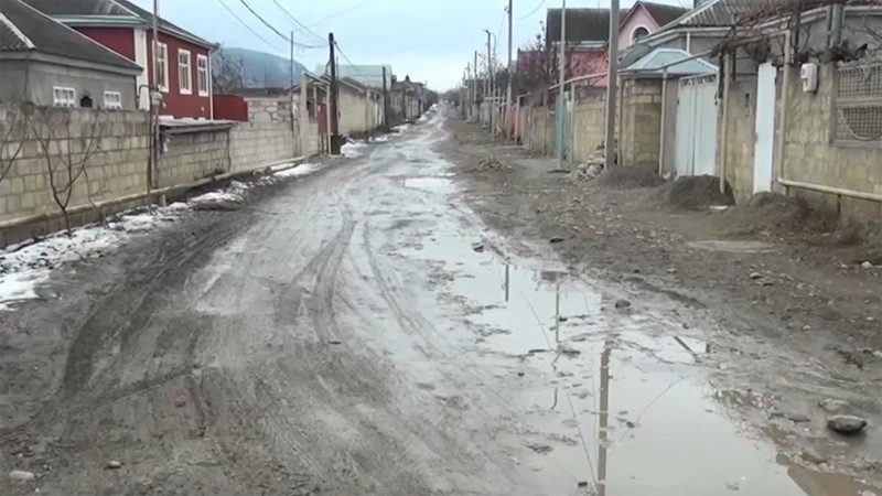 Qusarda mərkəzi küçələr baxımsız vəziyyətdədir