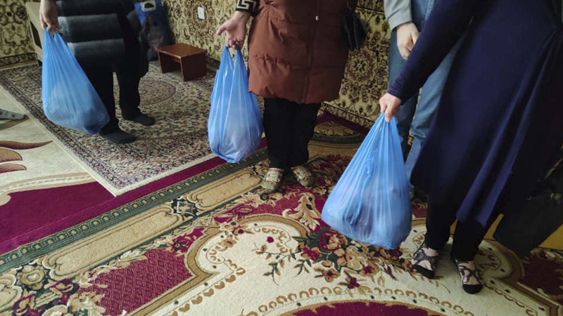 Qubalılar daha 25 ailəyə bayram sovqatı ünvanlayıblar