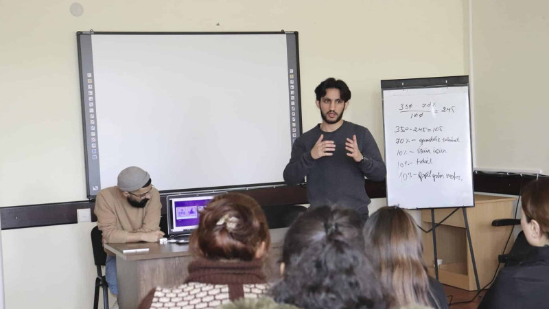 İsmayıllı: Rəssamlıq Akademiyasının məzunu seminar keçirib