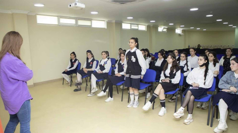 İsmayıllı:  yeniyetmə qızlar üçün maarifləndirici görüş təşkil edilib
