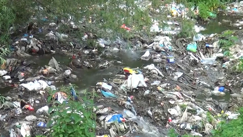 Xaçmazda arxa atılan tullantı natəmizlik yaradır